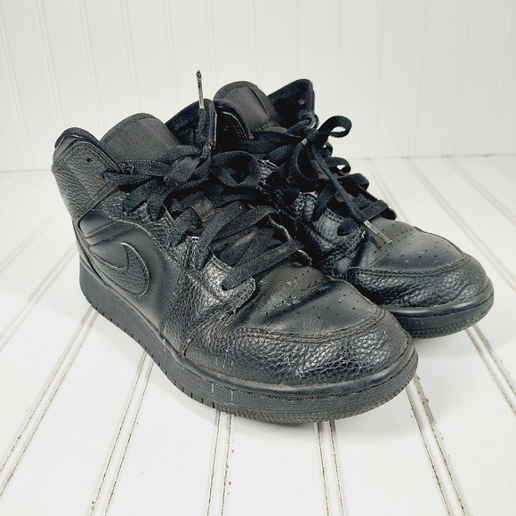 Nike Air Jordan 1 Mid Retro Triple Black Lace Up Leather Athleisure Sneaker F340 - Picture 4 of 12